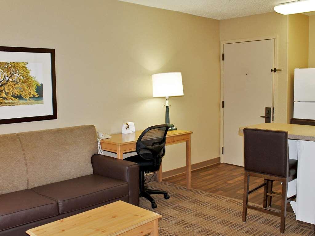 Beachwood Extended Suites Orange Room photo