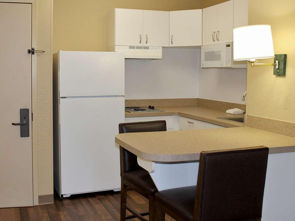 Beachwood Extended Suites Orange Room photo