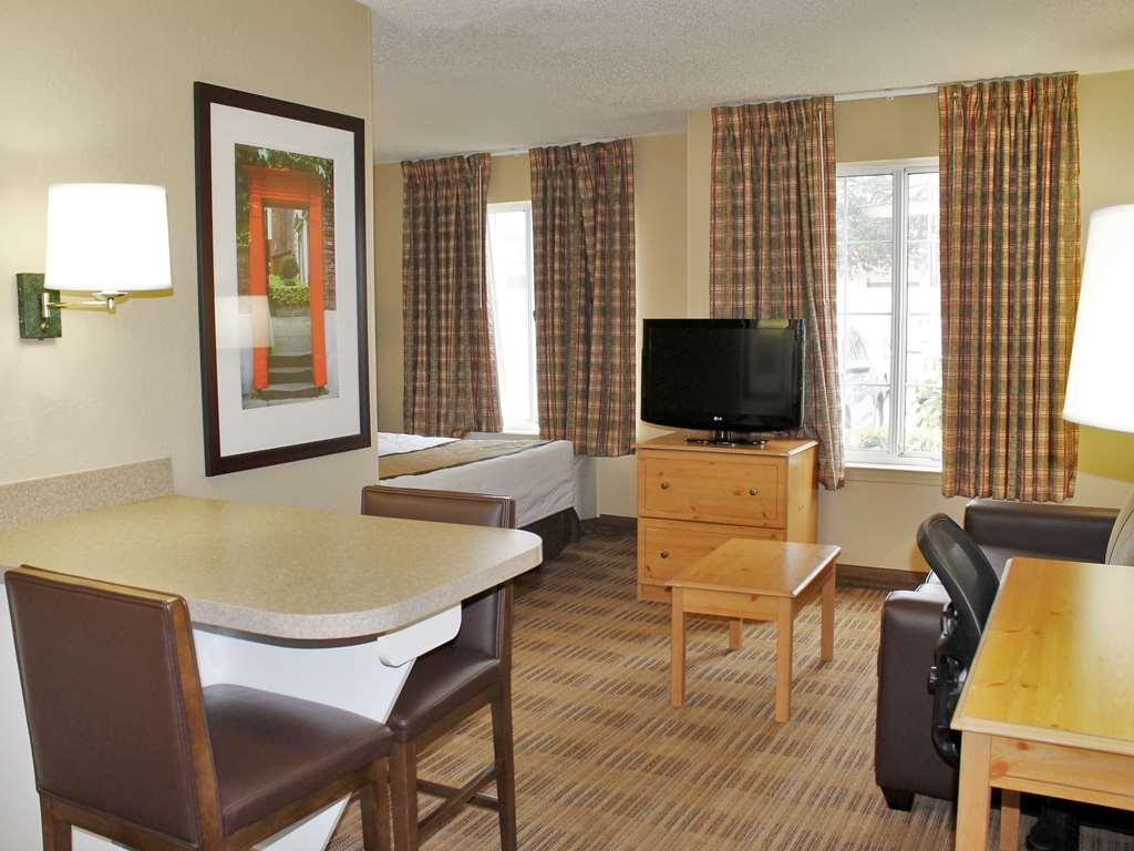 Beachwood Extended Suites Orange Room photo
