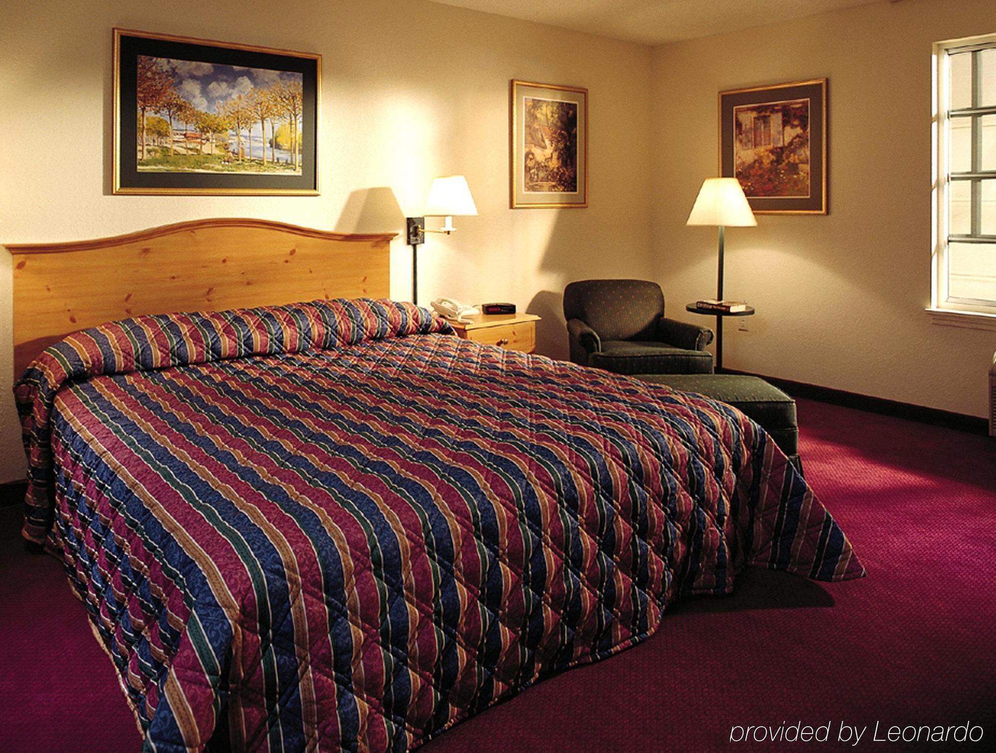 Beachwood Extended Suites Orange Room photo